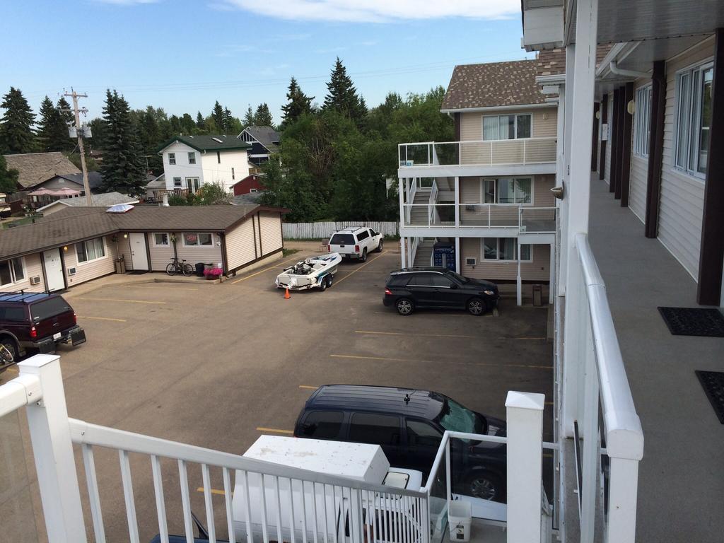 Raccoon Lodge Motel Sylvan Lake Buitenkant foto