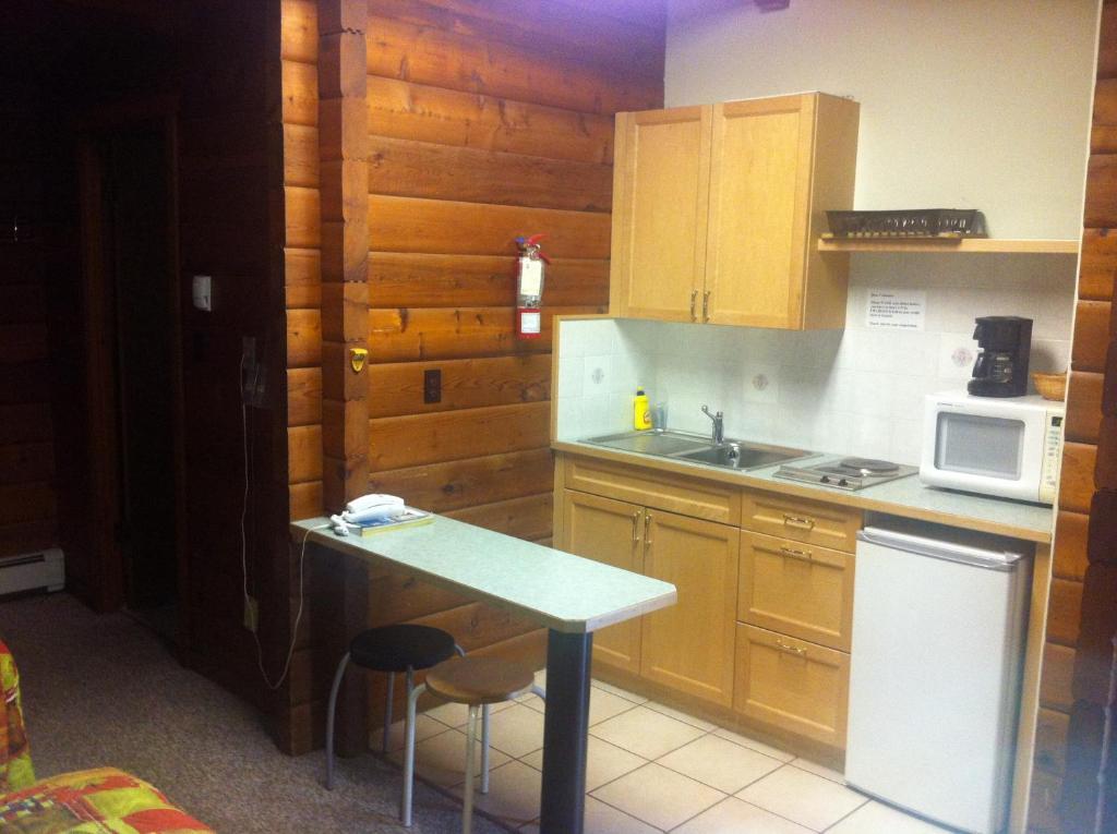 Raccoon Lodge Motel Sylvan Lake Kamer foto