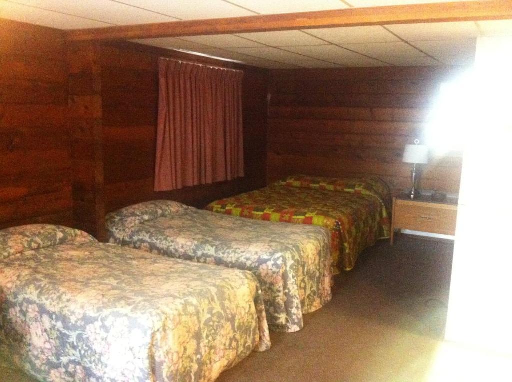 Raccoon Lodge Motel Sylvan Lake Kamer foto