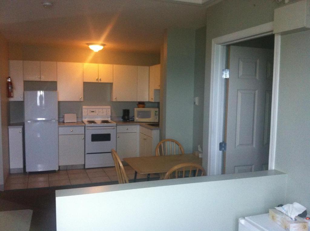 Raccoon Lodge Motel Sylvan Lake Kamer foto