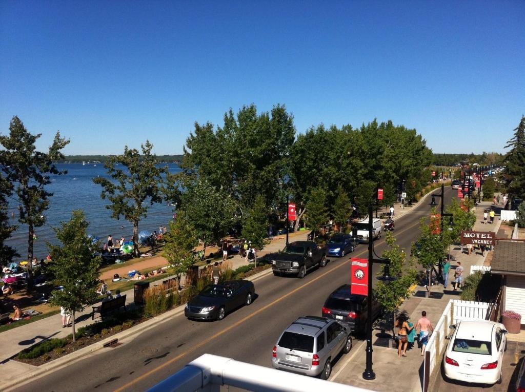 Raccoon Lodge Motel Sylvan Lake Buitenkant foto
