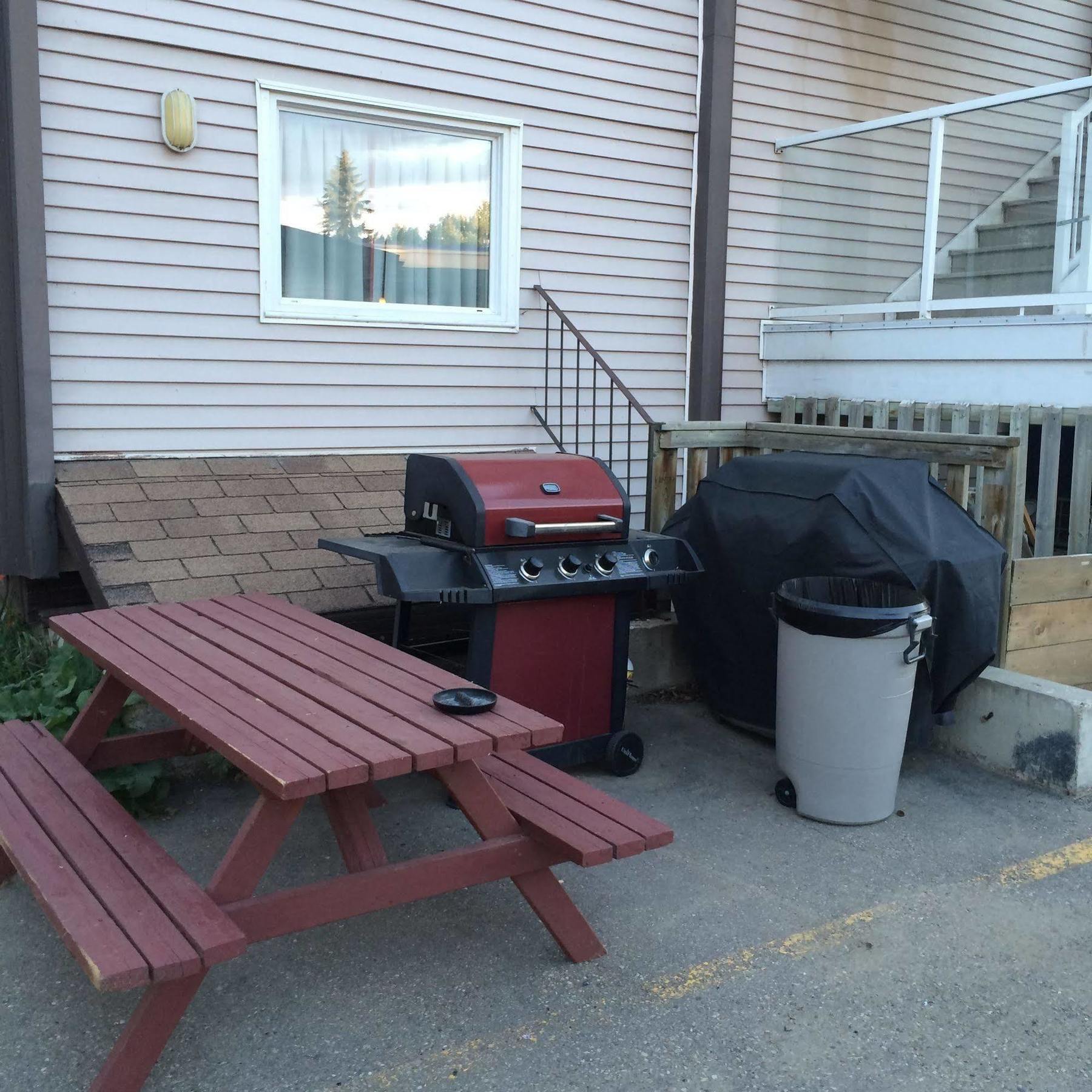 Raccoon Lodge Motel Sylvan Lake Buitenkant foto